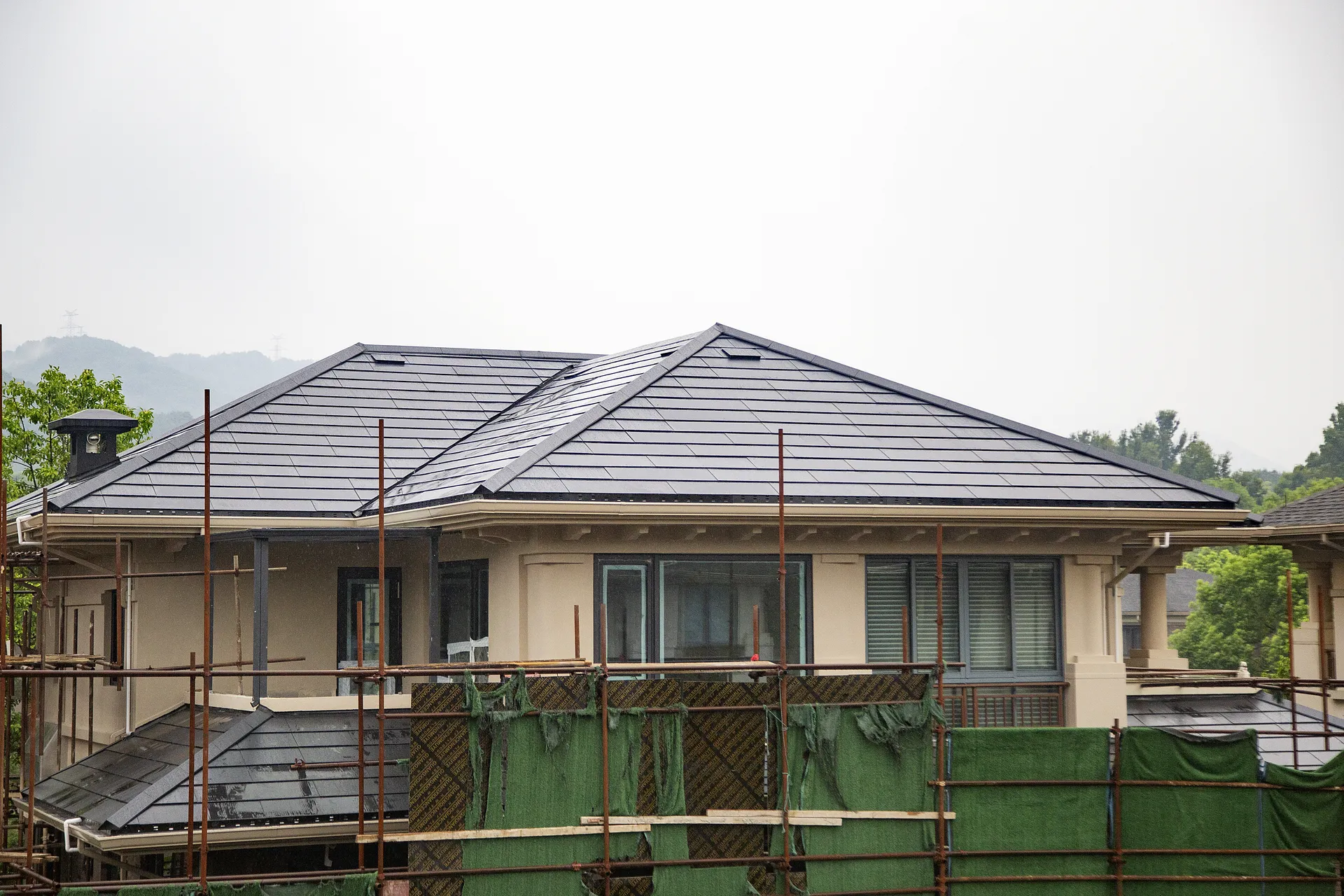 Close-up of the invisible solar roof installation on a residential building, showing sleek edge finishes and architectural integration.