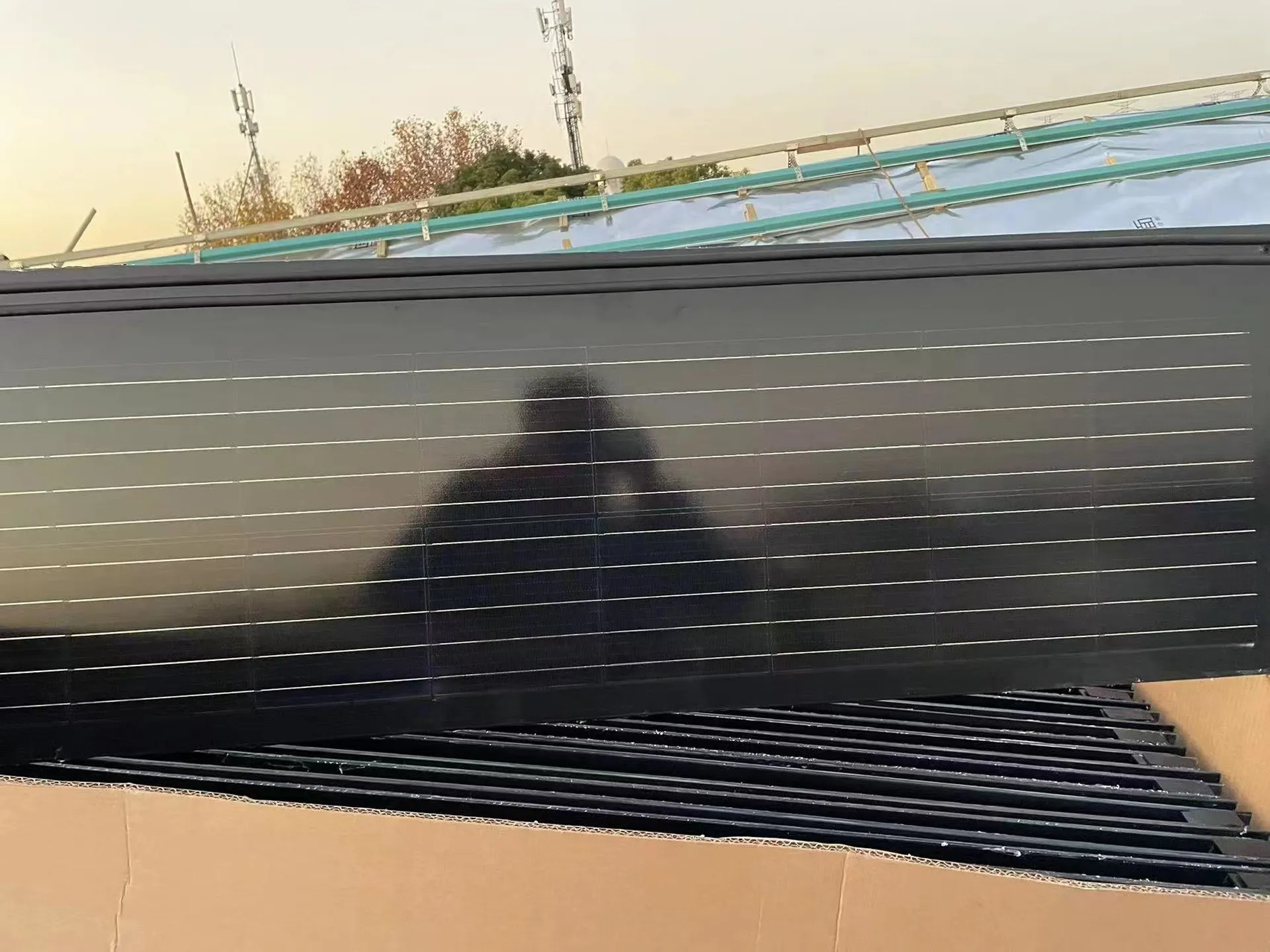 Clean architectural lines and a perfectly smooth finish at the roof ridge using modern interlocking solar tiles.