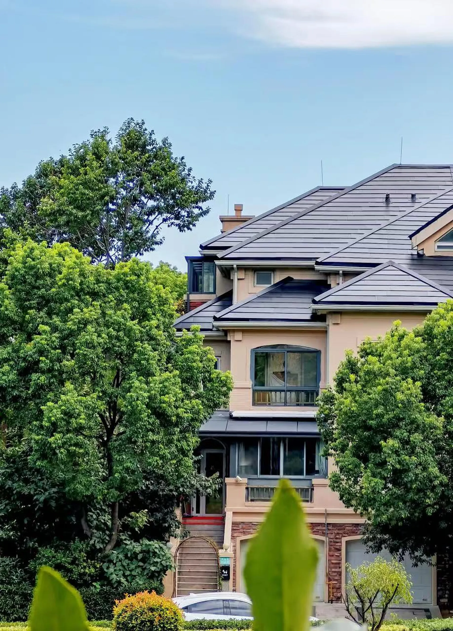 Front view of a Nanjing residential villa with a dark integrated solar roof.