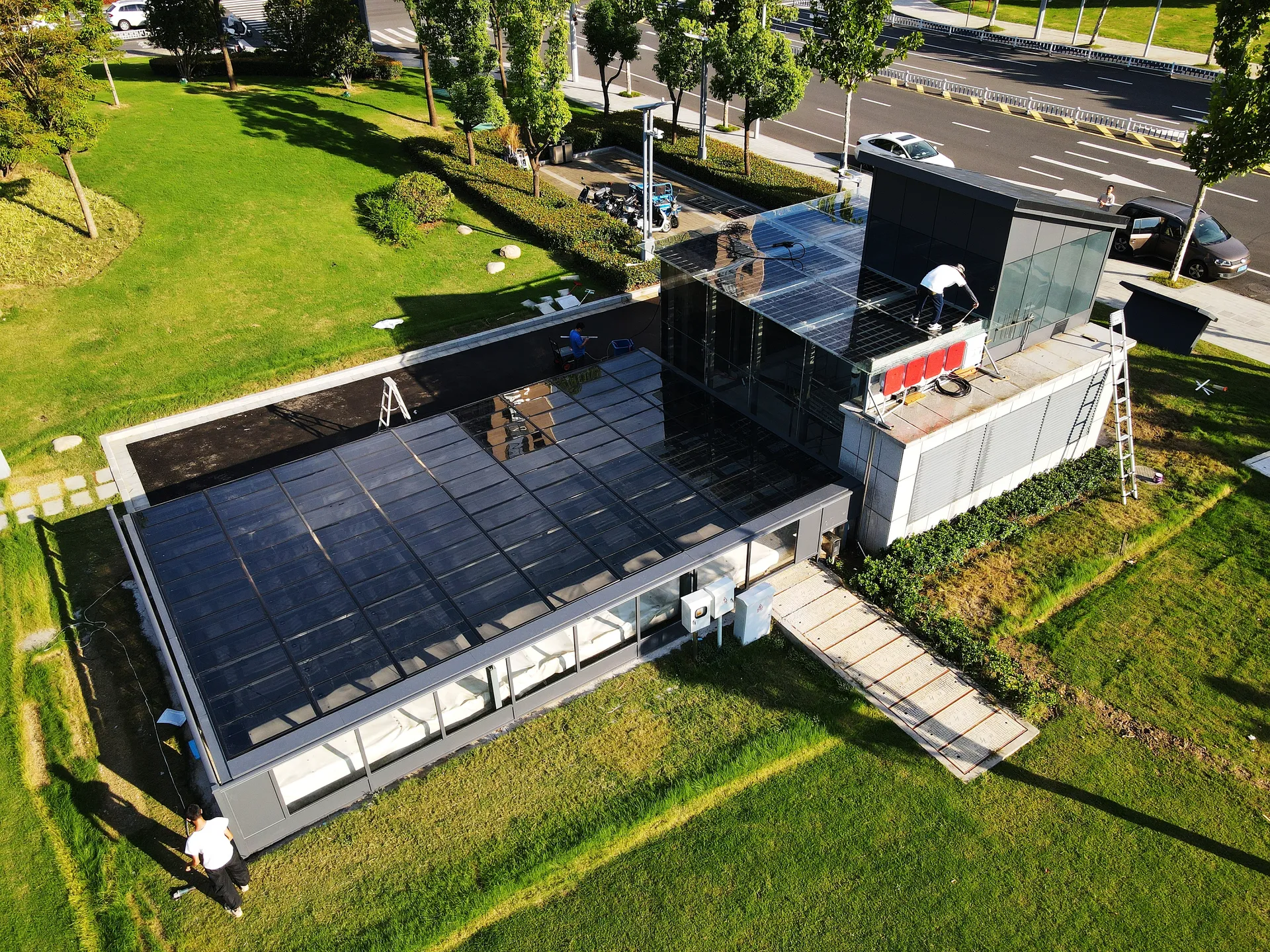 A smart city energy station utilizing a complete BIPV building envelope to achieve zero emissions.